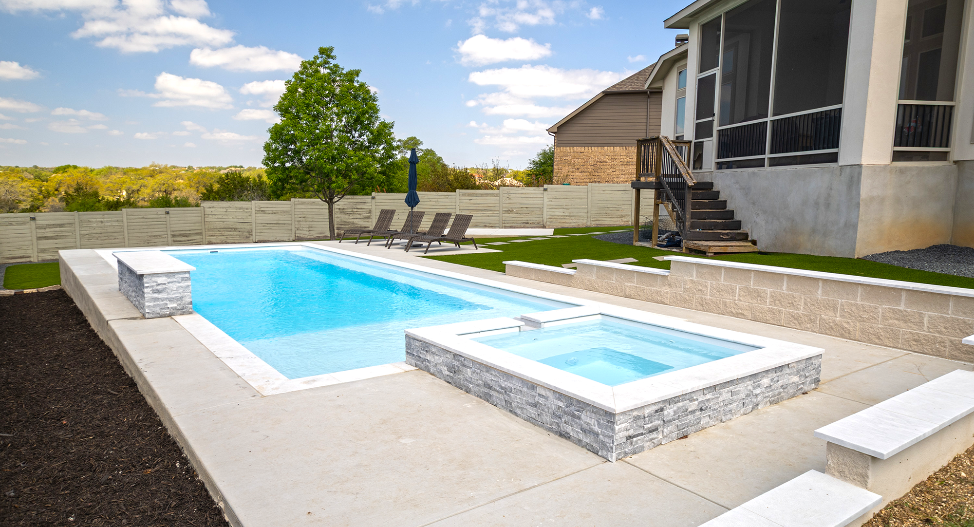 Rectangular Shape Fiberglass Pool & Square Spa with Water Wall Sheer