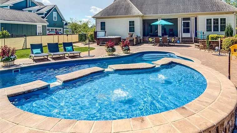 AquaPools tanning ledges by Latham Pools